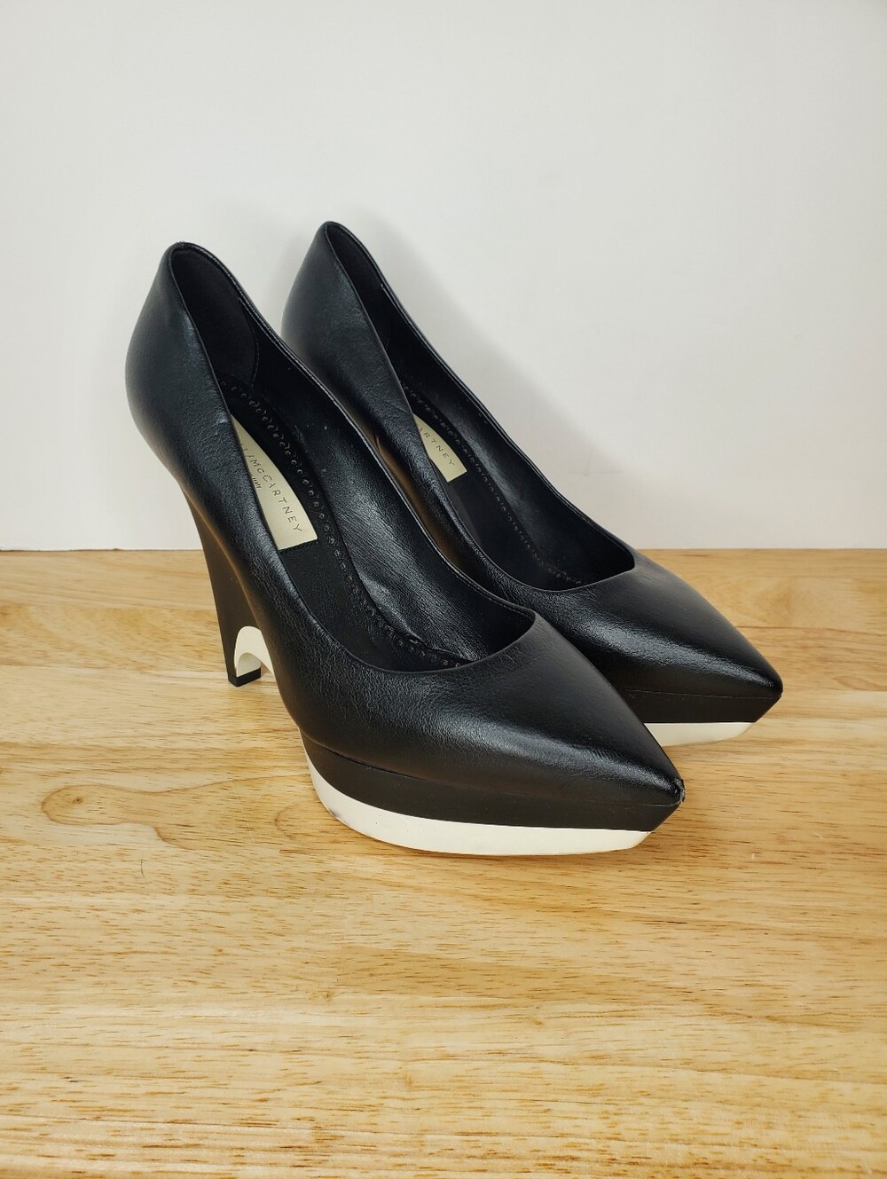 Stella McCartney Sculpted Wedge Platform Pumps Womens Size 39 US 9 Black White